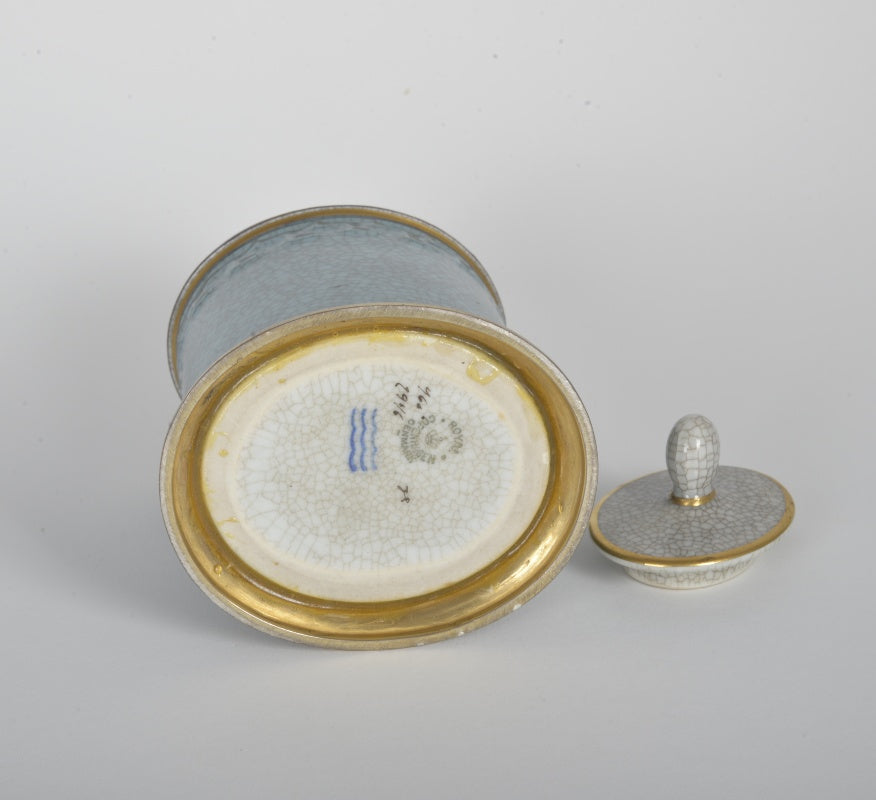 RECIPIENTE ROYAL COPENHAGEN CON DECORACIÓN EN PLATA DE LEITÃO & IRMÃO