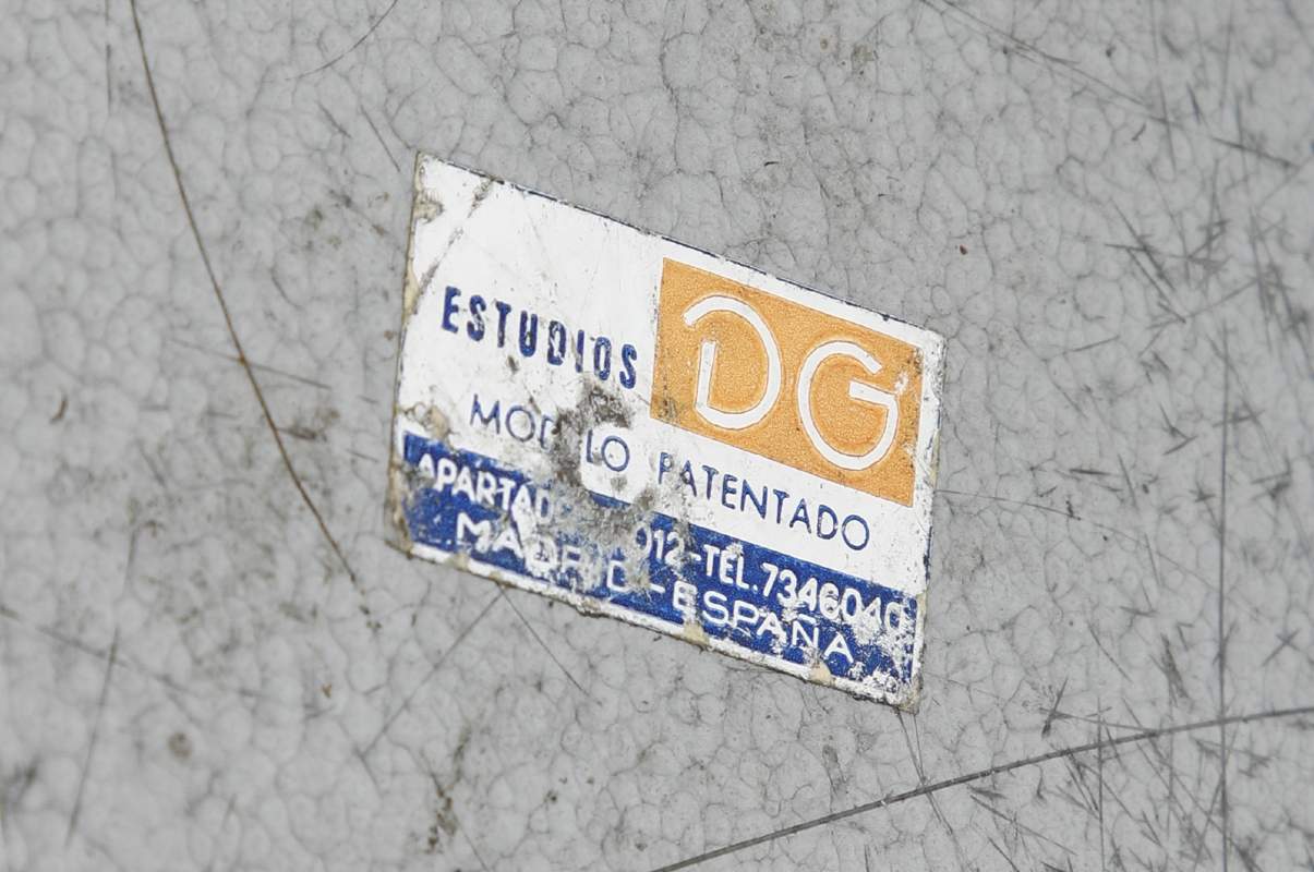 CANDEEIRO DE MESA DE EDUARDO DUQUE PARA ESTUDIOS DG MADRID