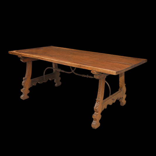 Walnut Spanish table. 17th Century