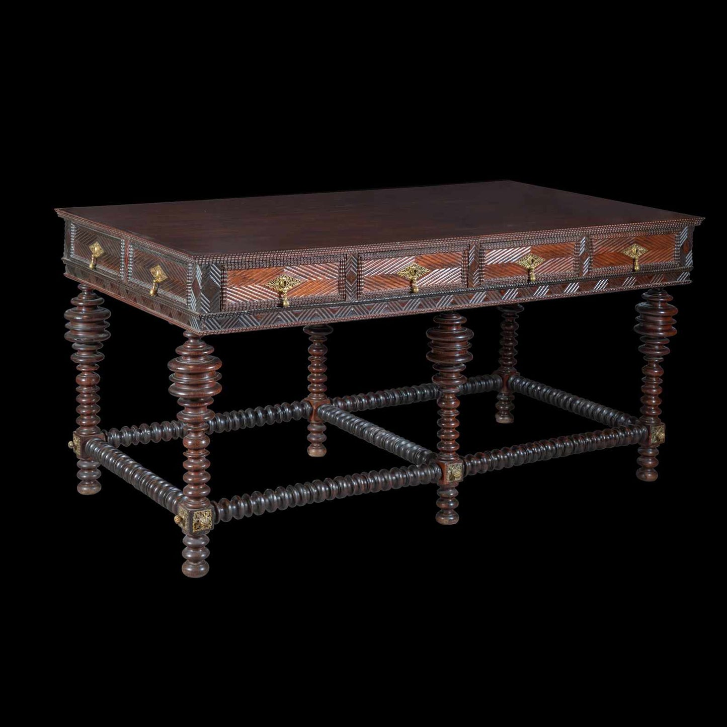 18TH C. PORTUGUESE ROSEWOOD TABLE